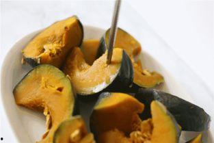 小网红吃整个贝贝瓜,小网红独吞贝贝瓜，网友惊呼：太豪迈了！